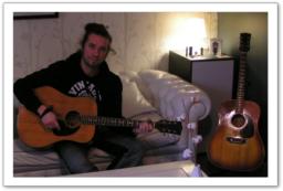Yves et sa Gibson J-50 de 1970 Yves et sa Gibson J-50 de 1970